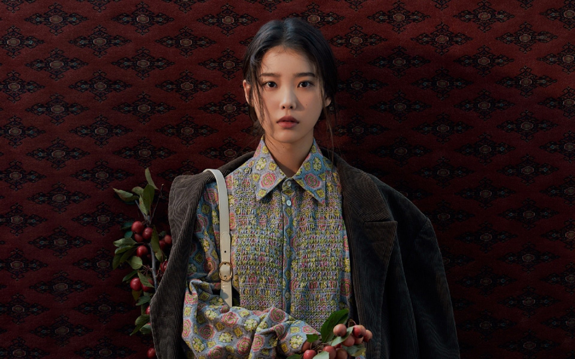 爱游戏app-赛场上球员们拼尽全力，呈现出极具观赏性的比赛，球员在赛场上挥洒的青春的汗水