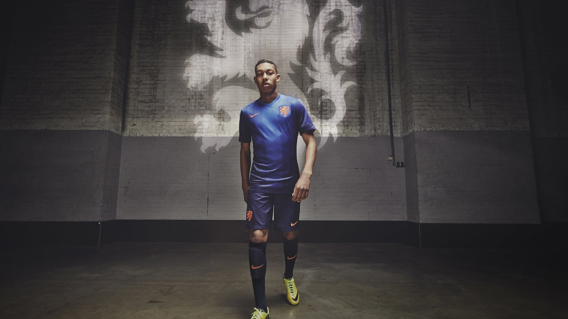 产业链整合助推足球市场繁荣发展，足球相关产业